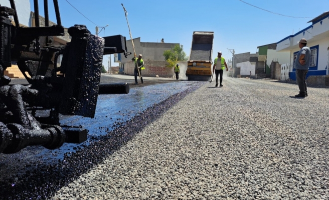 Viranşehir’de Hürriyet Mahallesinde asfalt çalışması