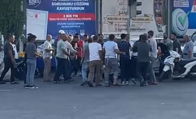 Urfa’da yaya ile sürücü arasında yol kavgası kamerada