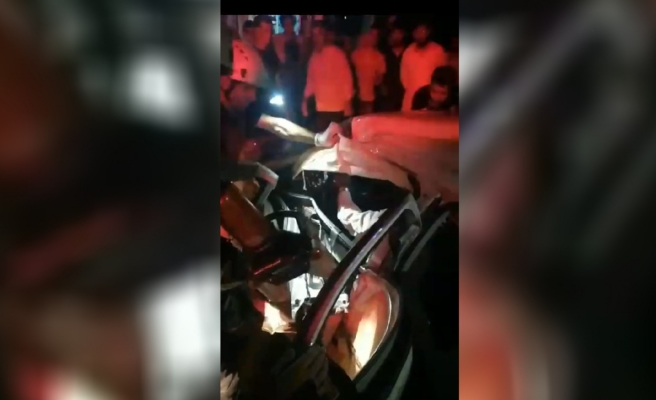 Şanlıurfa'da araç TIR'a çarptı! Yaralılar var