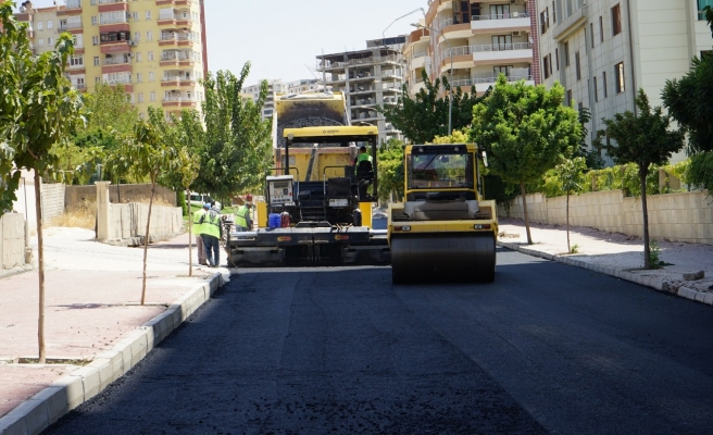 Doğukent Mahallesinde yeni yollar asfaltlanıyor