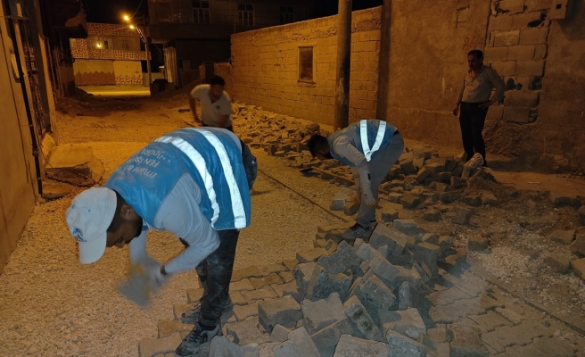 Eyyübiye’de belediye ekipleri gece mesaisine geçti