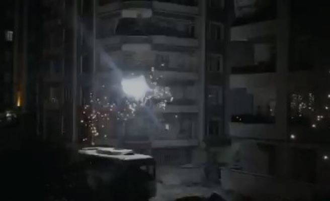 Karaköprü’de patlayan elektrik kabloları korkutuyor