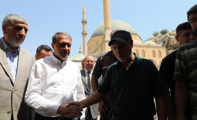 Vali Şıldak cuma namazını Dergah Camii’nde kıldı