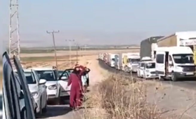 Elektrik kesintisi eylemi! Viranşehir'de yolu kapattılar