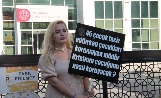 İl Milli Eğitim Müdürü değişsin diye tek başına eylem yapıyor