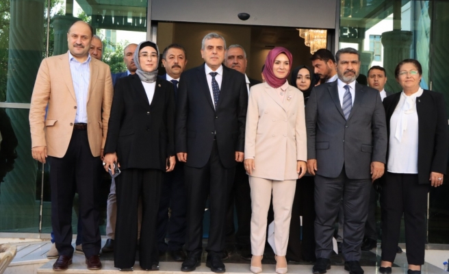 Bakan Göktaş Urfa’da katıldığı sıra gecesi videosunu paylaştı