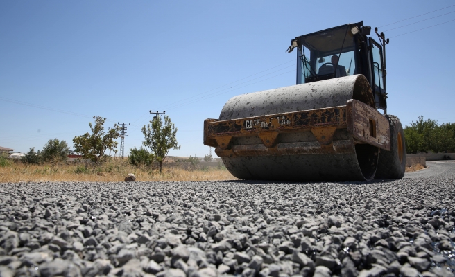 Karaköprü kırsalında asfalt çalışması