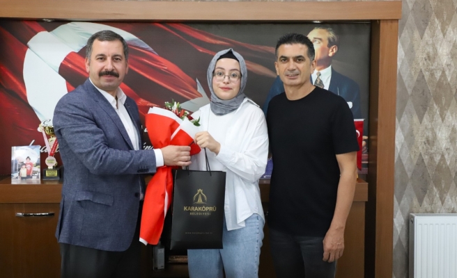 Karaköprü’de YKS'de dereceye giren öğrenciler ödüllendirildi