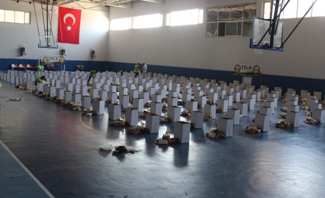 Akçakale'de 300 aileye gıda yardımı