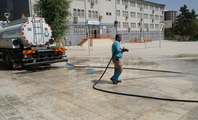 Haliliye’de eğitim dönemi öncesi okullarda temizlik çalışması