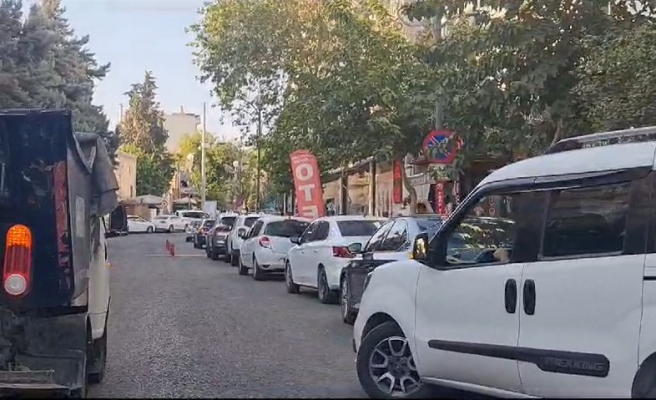 Çarşıda çift sıra parkların sonu gelmiyor