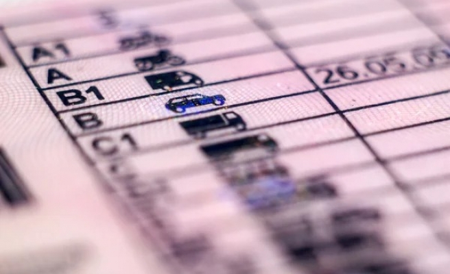 B1 ehliyeti olanlar hangi araçları kullanabilirler?