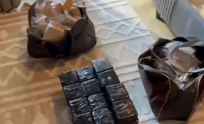 Bakan Yerlikaya açıkladı

Urfa’da zehir tacirlerine gözaltı