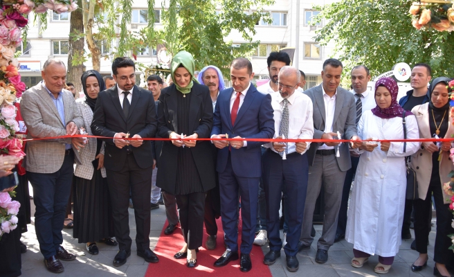 Siverek'te kadınların el emeği ürünleri Hamarat Eller Çarşısı'nda sergileniyor