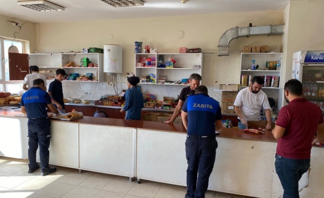 Siverek’te zabıta ekipleri okul kantinlerinden denetim yaptı
