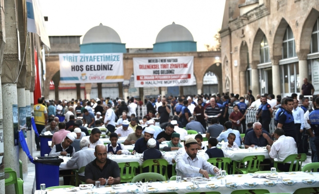 Urfa’da binlerce vatandaşa tirit ikramı