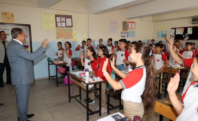 Vali Şıldak okul ziyaretlerini sürdürüyor