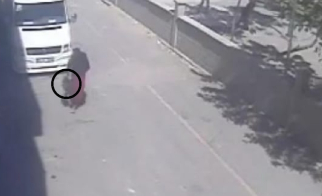 Şanlıurfa'da çarşaflı hırsız dehşeti! Kadınlara tavalı gasp...