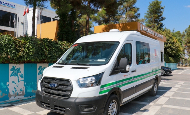 Akçakale Belediyesi'ne 22. araç hibe edildi