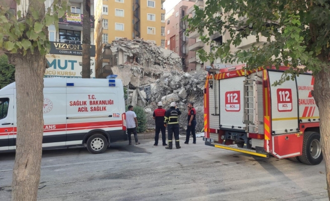 Urfa’da kepçe yan yattı! Operatör yaralandı