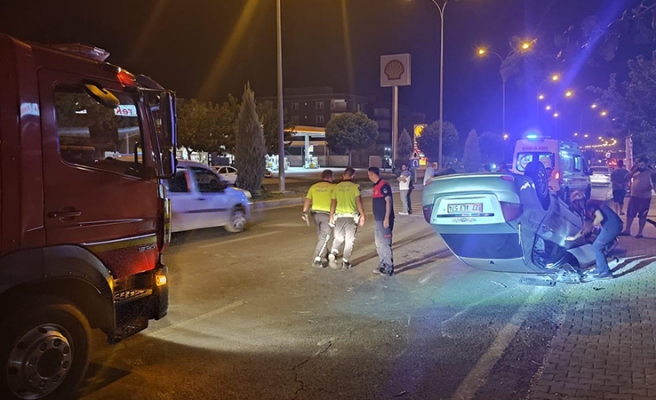 Urfa’da otomobil takla attı: 2 yaralı