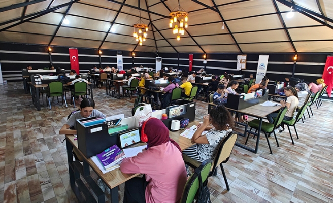 Eyyübiye'de öğrenciler geleceğe umutla bakıyor