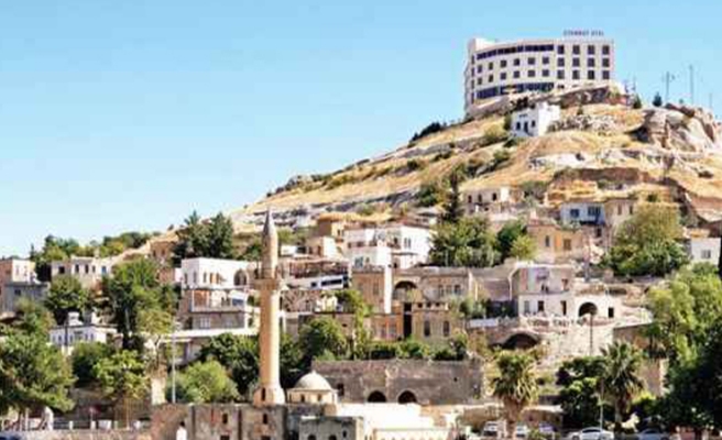 Halfeti’de otel yıkımında gerginlik