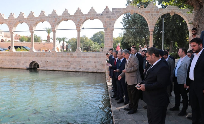 Vekili Bozdağ Balıklıgöl’de esnaf ve vatandaşlarla buluştu