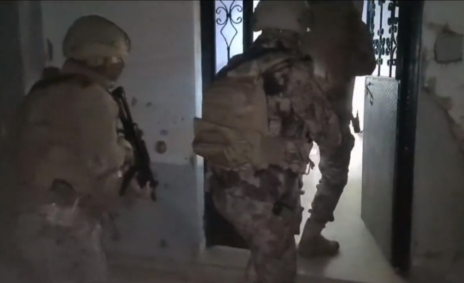 Şanlıurfa'da ruhsatsız silah operasyonu: 39 tabanca ele geçirildi