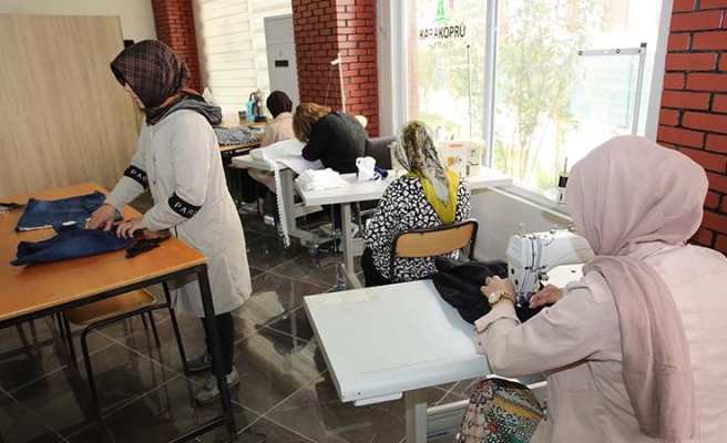Karaköprü’de kadınlar zamanını mesleki eğitimle değerlendiriyor