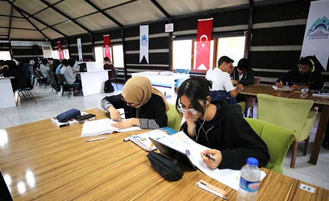 Eyyübiye Belediyesi, kitap otaklarıyla gençleri geleceğe hazırlıyor