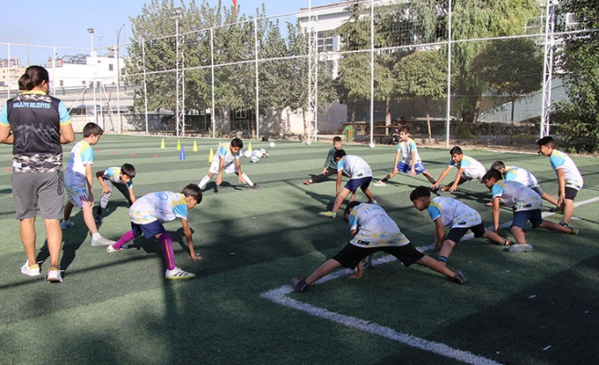 Haliliye Belediyesi'nin futbol okulunda geleceğin yıldızları yetişiyor