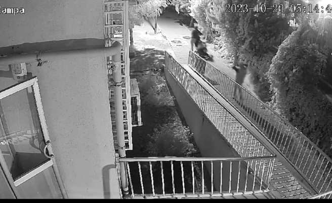 Urfa’da gece vakti motosiklet hırsızlığı kamerada