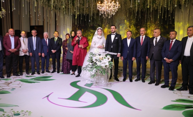 Şanlıurfa'da protokolü buluşturan düğün!