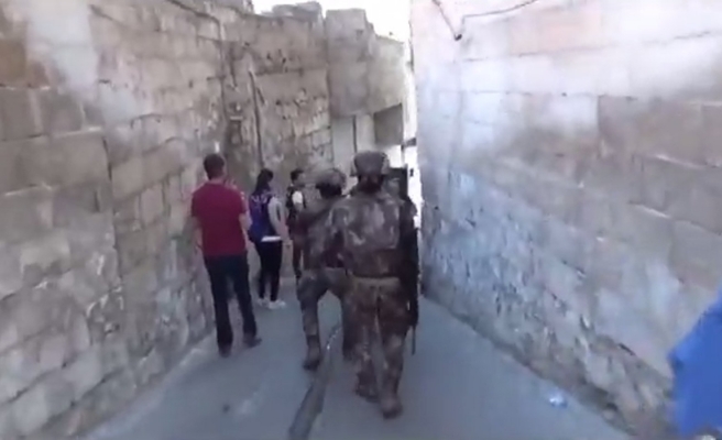 Şanlıurfa'da aranan suçlulara eş zamanlı operasyon!