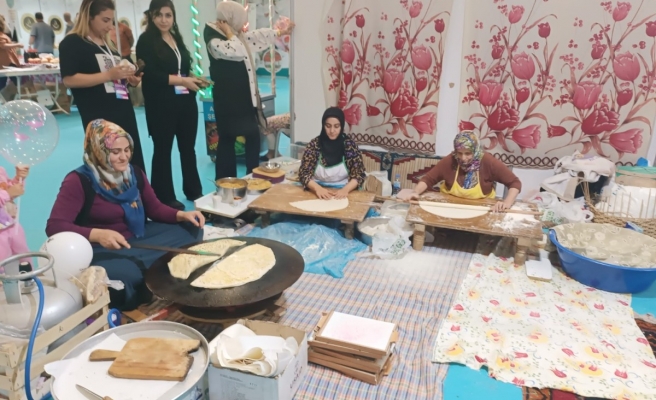 Şanlıurfa'da kadın girişimcilerin el emeği göz nuru ürünleri sergilendi