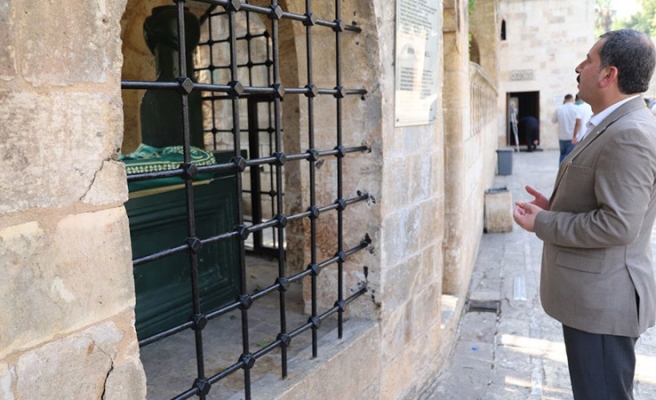 Başkan Baydilli'den Şazeli Ali Dede'nin kabrine ziyaret