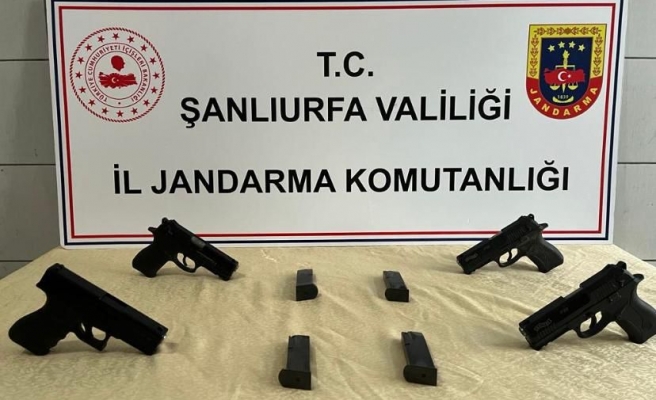 Harran’da otomobile zulalanmış ruhsatsız silahlar ele geçirildi