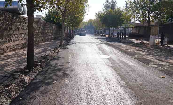 Siverek’te yol yapım çalışmaları devam ediyor