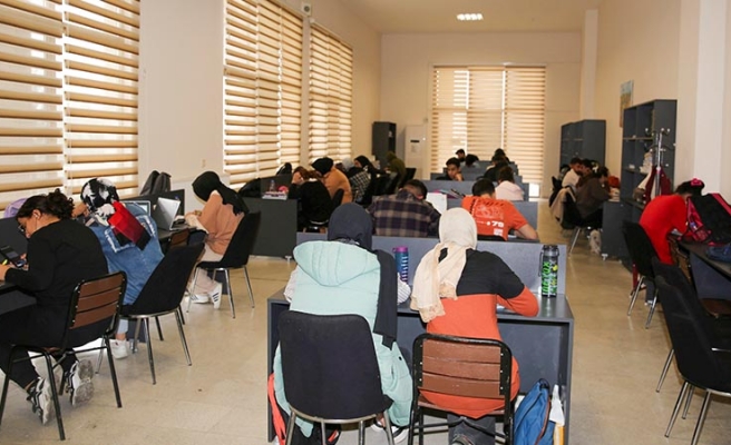 Karaköprü'de gençler sıcak ve sessiz ortamda sınavlara hazırlanıyor