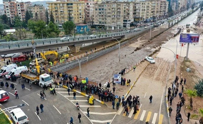 Köprülü Abide Kavşağı yağışlar sonrası tedbir amaçlı trafiğe kapatıldı