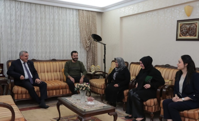 Başkan Beyazgül, emekli öğretmenlerin gününü kutladı