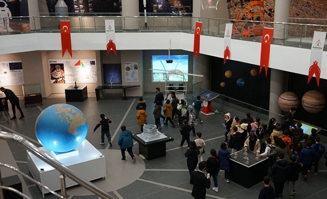 Karaköprü'de çocuklara uzay bilimi ve yeni nesil teknoloji tanıtılıyor