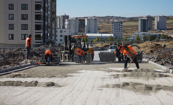 Karaköprü'de yeni yollar kilitli parkeyle döşeniyor