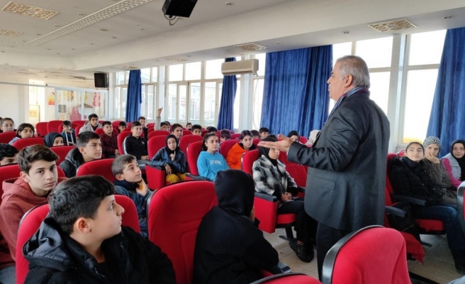 Urfa’da ''Peygamberimiz ve Gençlik'' konulu panel düzenlendi