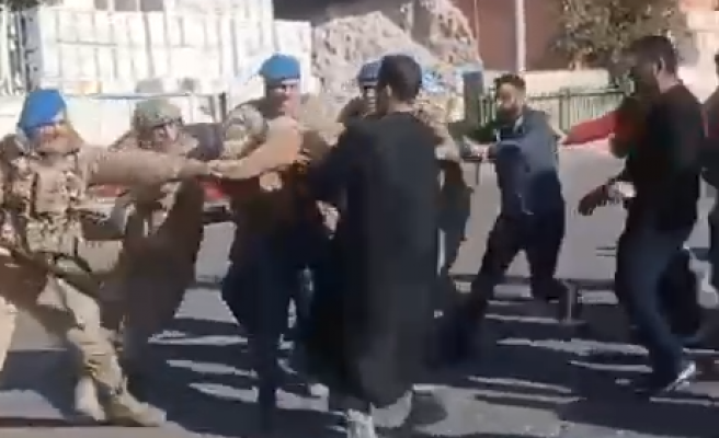 Urfa’da jandarma ile işçiler arasında gerginlik: 3 gözaltı