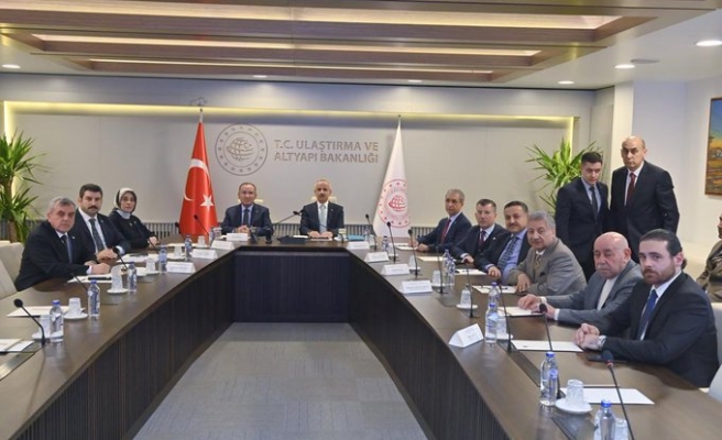 Ulaştırma Bakanı Urfa milletvekillerini kabul etti