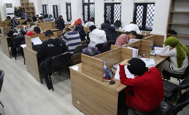 Karaköprü'de gençlerin alternatif ders çalışma ortamı okuma evleri