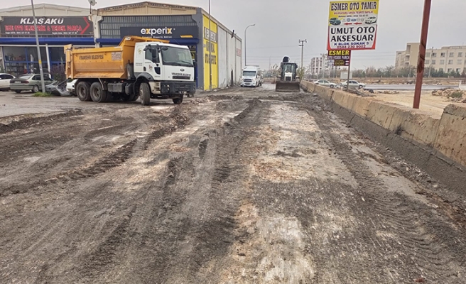 Viranşehir Belediyesi Yeni Sanayi Sitesinde çalışma yürütüyor