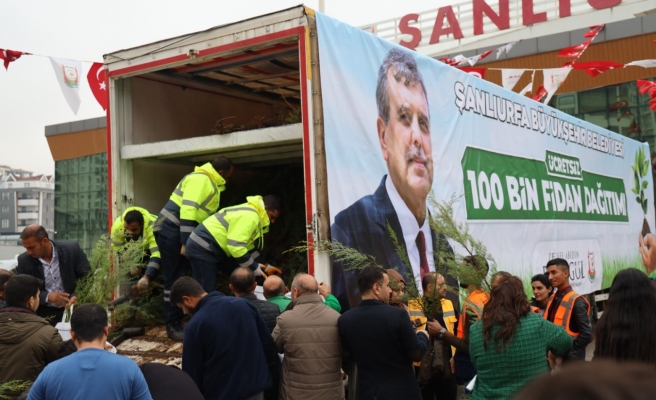 Tarım fuarında 100 bin fidan dağıtıldı